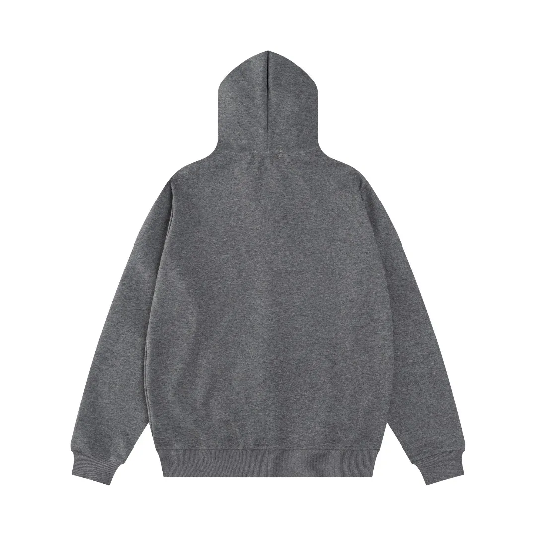 P236 #R95 Ralph Lauren/Ralph Lauren Twelve Color Pony🐎 Embroidered zipper cardigan jacket hooded sweatshirt This hooded sweatshirt is decorated with a simple style that represents Ralph Lauren. It is paired with a pony embroidery pattern, which is three-dimensional and full! The solid color fabric paired with exquisite embroidery instantly sets it off! Hooded sports design, loose and casual fit! The overall texture is very strong! Through the pictures, we can feel the thickness and texture of custom-woven and dyed threads. The workmanship is exquisite. They are shipped from major foreign trade factories. They are all made by masters with many years of experience. Everything is of high standards and requirements! Simple and versatile style ~ super delicate and soft, close to the body without being tied, all fabrics and accessories are original custom-made and of high quality! Perfectly reflects the brand’s sense of superiority! Standard cut, comfortable stretch, unrestricted movement! Highly practical, high-end and classy! Versatile style ~ can be paired with jeans or jogging pants. Ideal for transitioning from your morning commute to weekend events!  Color: Black with red label Black with white label Khaki Navy blue with red label Navy blue with white label White Light gray Dark gray Burgundy Army green Light blue Pink Size: S M L